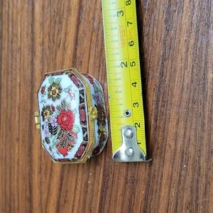 Beautiful Vintage Pill Box